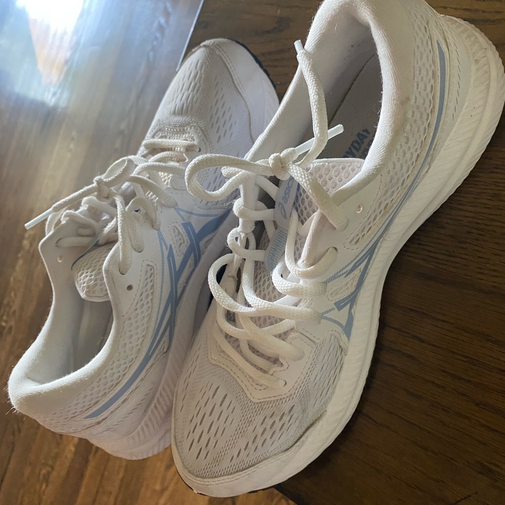 ASICS Gel step comfort sneakers. Work a handful of times